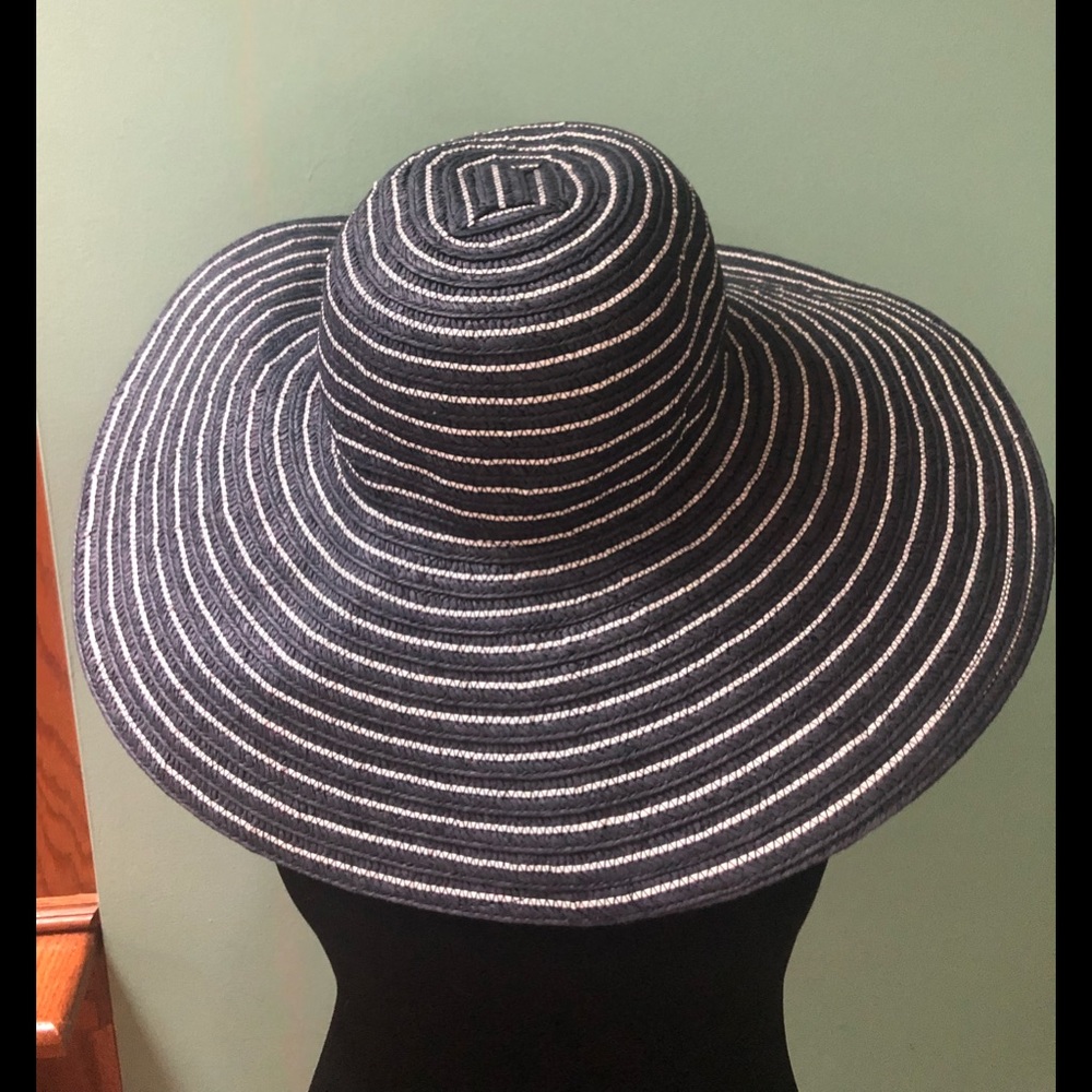Talbots oversized straw navy and white summer hat NWT